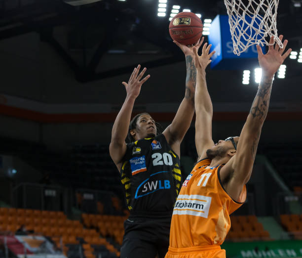 卫冕冠军首 卫冕冠军首