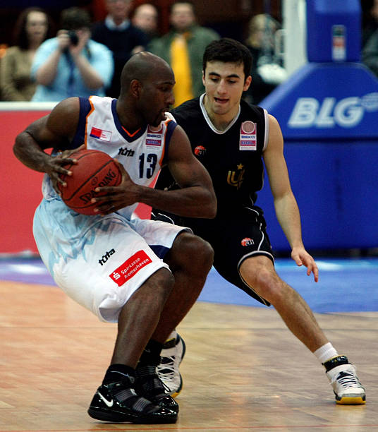 这使得他在 这使得他在